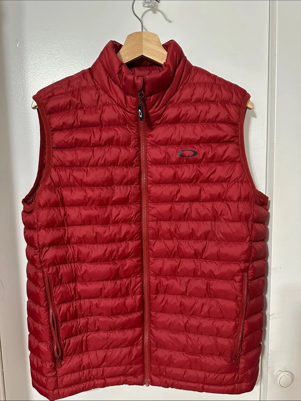 Oakley Men's Deep Red Quilted Puffer Vest performance fit US S